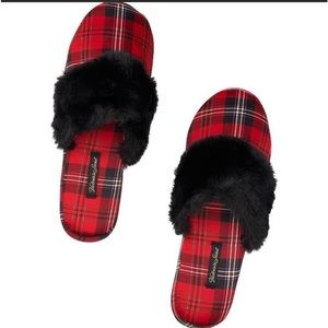 Victoria Secret 
Signature Satin Slippers with Faux Fur Plaid Red New